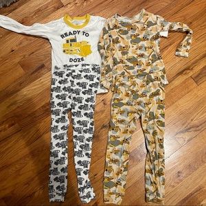 Gap kids construction pajamas, size 5 years